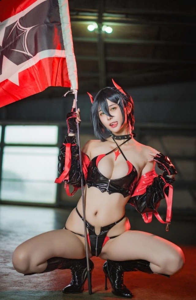 零崎沙耶cos碧蓝航线胡滕：银发异瞳冷艳战列舰娘cos全解析 [141P-931MB]