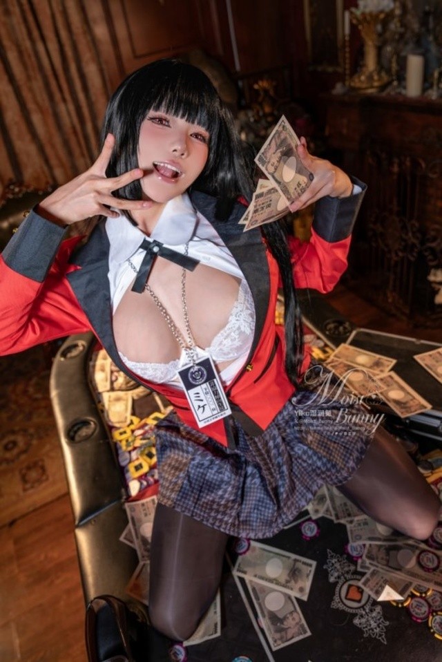 咬一口兔娘『狂赌之梦』暗黑哥特风cos 红瞳兔耳娘惊艳演绎 [91P1V-2.73GB]