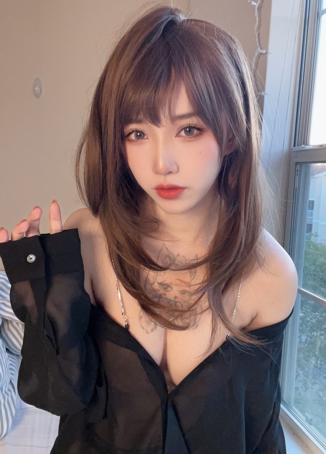 狐洛洛子居家女友cos全解析：甜妹天花板の女仆私服特辑 [24P-30MB]