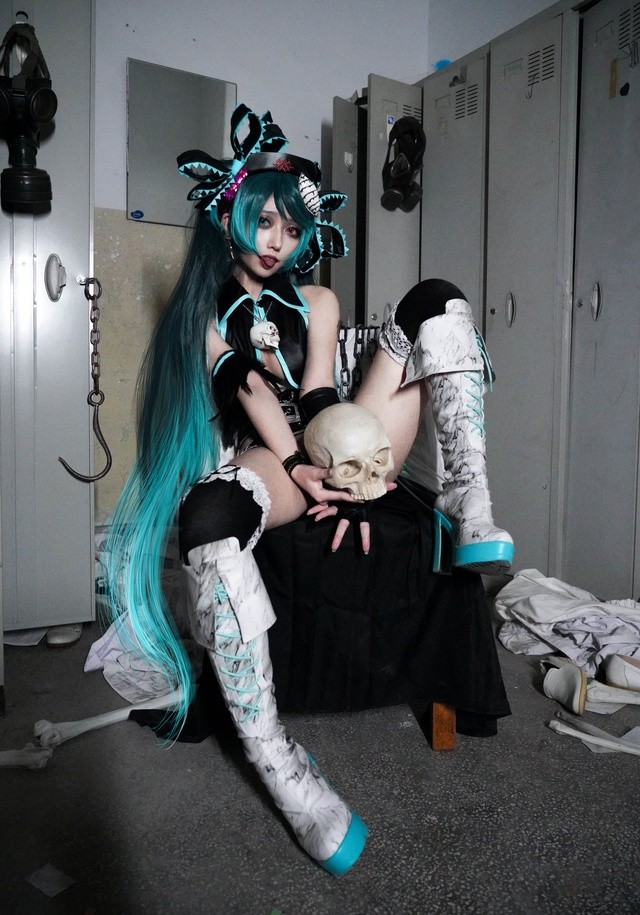 Karune SHI-E《绞肉姬Walküre》暗黑哥特风Cosplay作品全解析[45P-146MB]