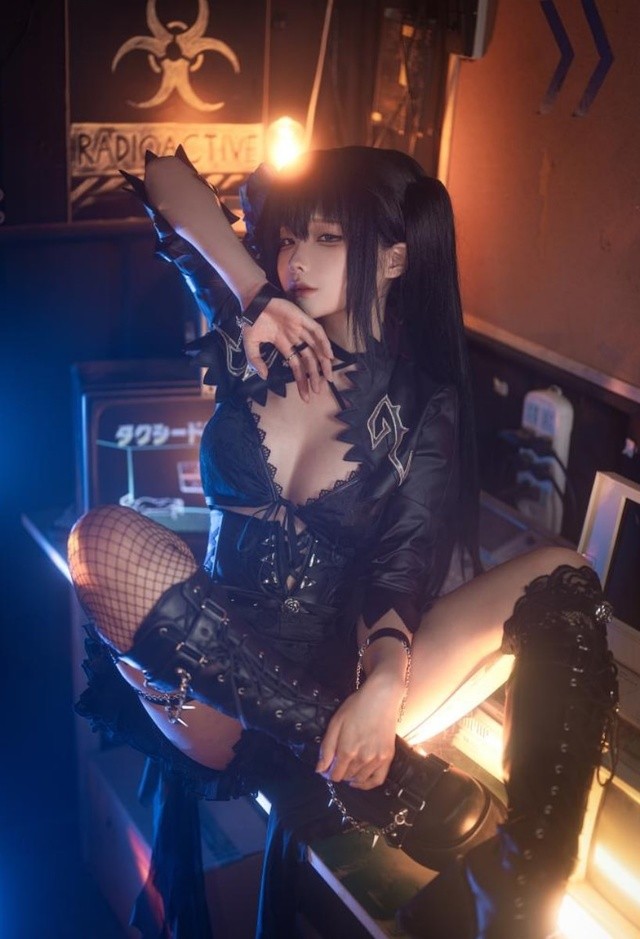 蠢沫沫cos黑岩射手全解析！暗黑机甲风搭配冷艳造型[36P-812MB]