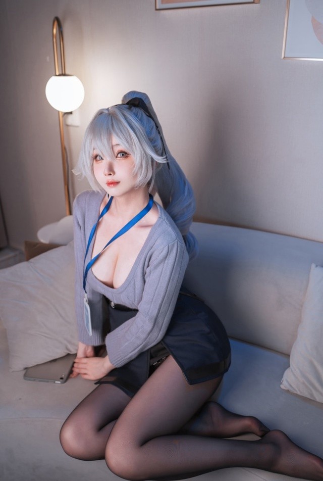 rioko凉凉子化身布洛妮娅OL：萌系少女的职场女神cos全解析 [50P12V-896MB]